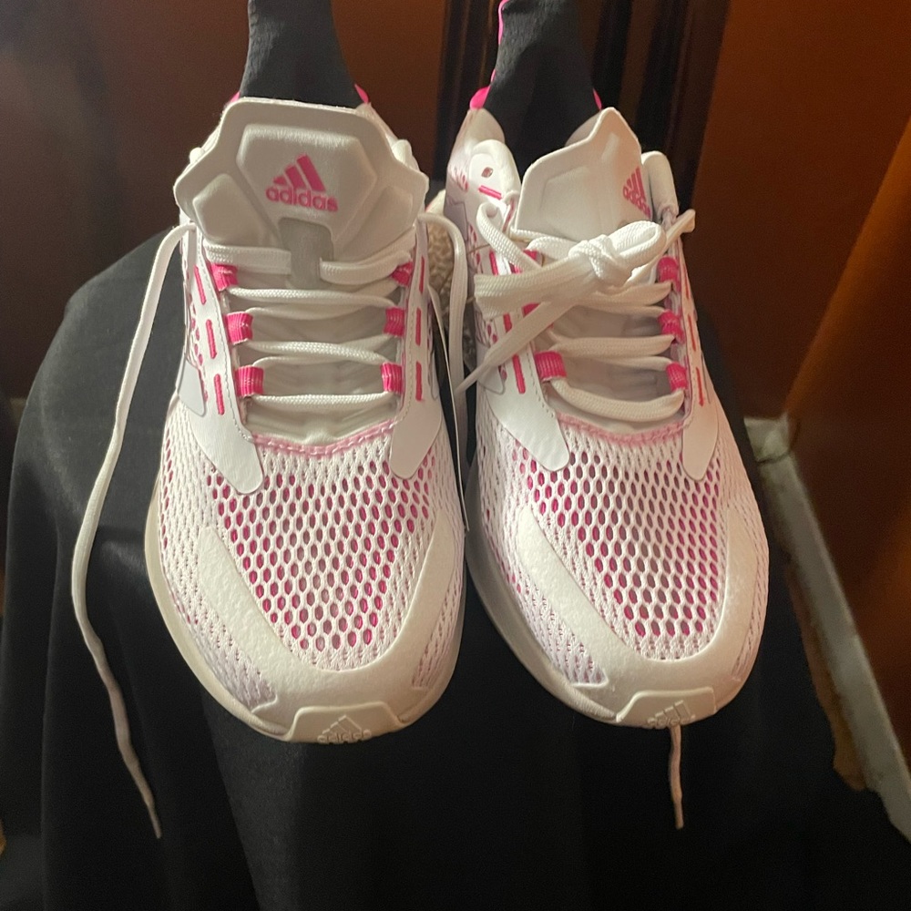 Wmns 4DFWD Pulse 'White Shock Pink'
Adidas, 8